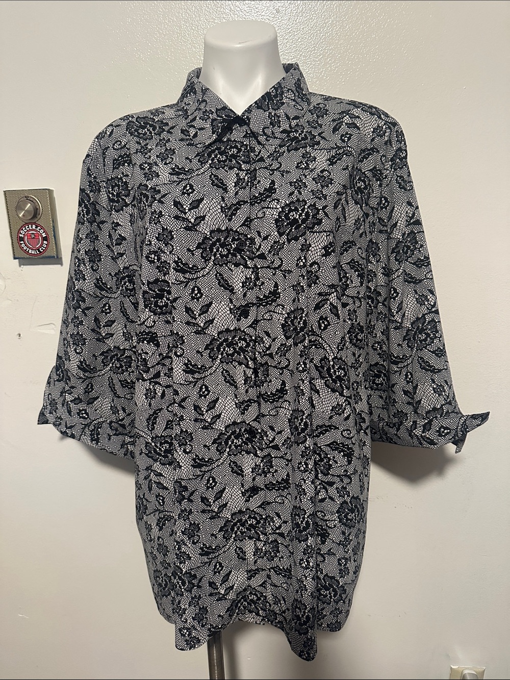 Maggie Barnes Black and White Floral Button-Up Blouse